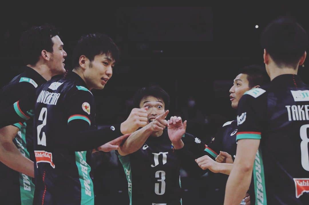 のインスタグラム：「… 2020年もたくさんの応援 ありがとうございました😘  なかなか思い通りにいかない1年でしたが、 今年できなかったことは2021年へ！  来年もよろしくお願いします☺️  #1231 #2020 → #2021」