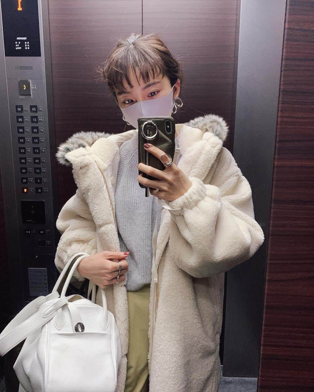 のインスタグラム：「けっこう前に買ったアウター、今年は暖かくて全然着る機会なくて、やっと出番⛄️」