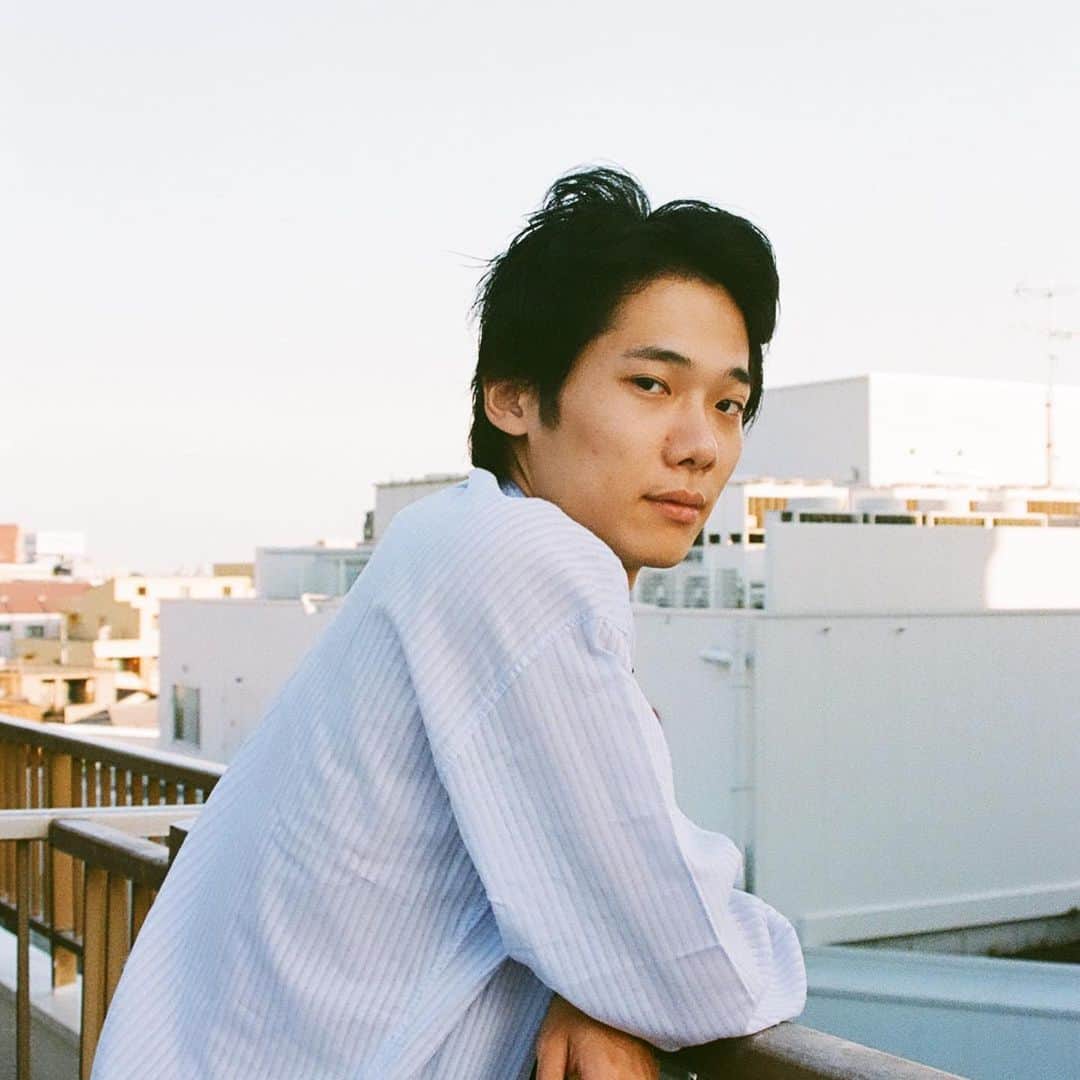 松㟢翔平のインスタグラム：「NEUT MAGAZINEでインタビューしてもらいました。どうぞ宜しくお願い致します。 リンクはプロフィールに😷  Interviewed on @neutmagazine  Writer & editor @nanamikoba  @3kmik  @tmgiuk   Photographs @asmnbok」