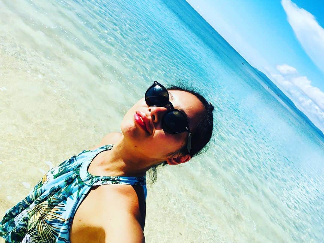 AD久保田（久保田樹里）のインスタグラム：「2020  ぴえん。しか、勝たん。  ↑ 意味不明。  2021  コロナや色々な事を払拭して  自由に生きる🐡🏝👙  自分で金を作る仕事をする💰  楽しい事をやめない🎤💻  仲間と変わらず呑む🥤  とりあえずバイバイ2020。  なかなか今年会えなかった  マイメン様  来年は会いたいな❣️」