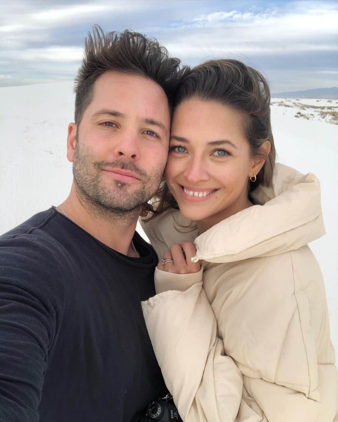 のインスタグラム：「White Sands pit stop Enroute to San Antonio #thelippkes #whitechristmas」