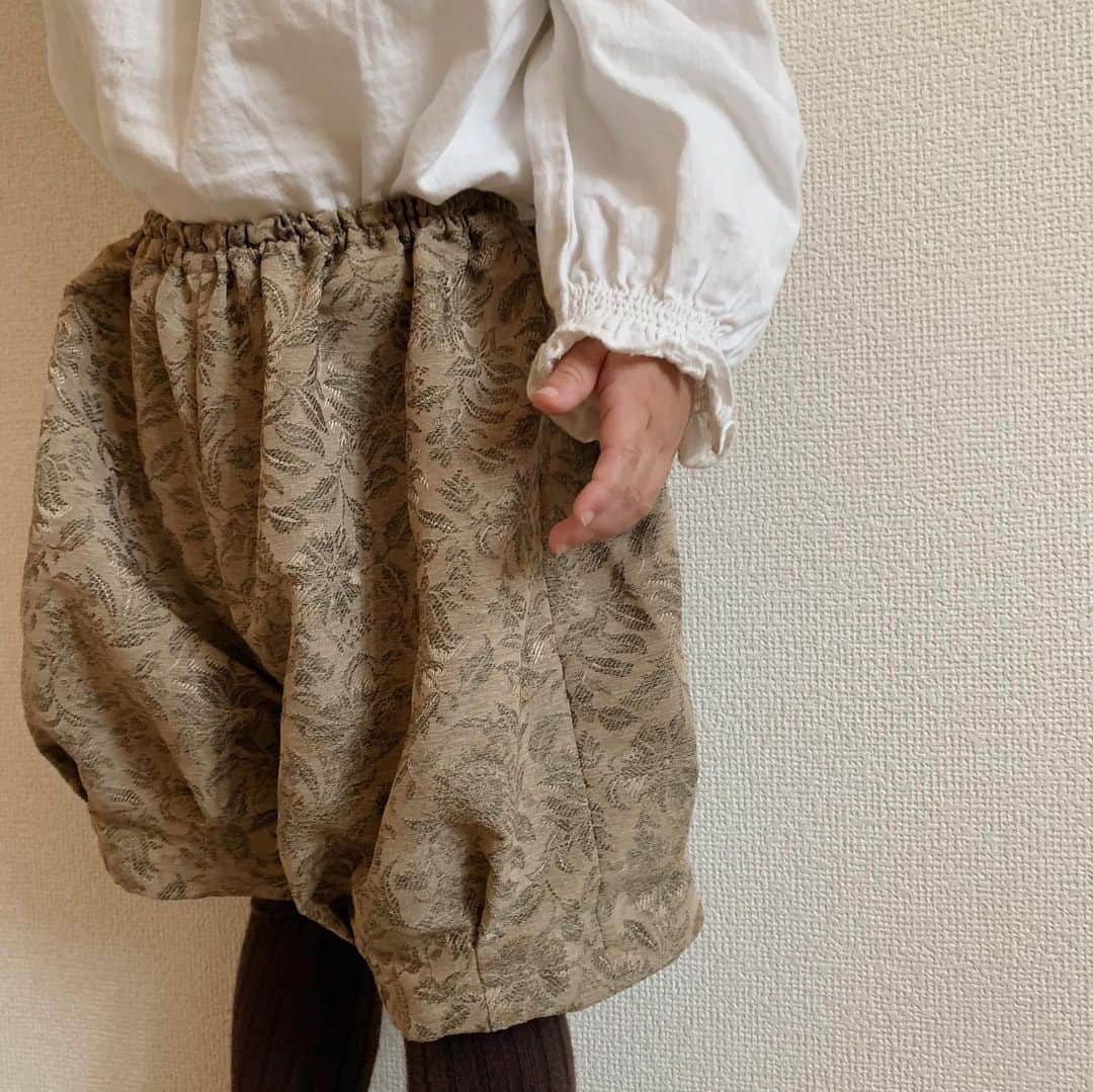 菅谷梨沙子さんのインスタグラム写真 - (菅谷梨沙子Instagram)「今年最後の長女服投稿。  tops @il_select  pants @trnka_official   今年の夏からぐんっと身長も伸びて見た目もすっかりおねえさんになった長女。 あと3ヶ月で3歳だもんね🌿  #kidsfashion #子供服#女の子#2歳」12月31日 14時07分 - risako_sugaya