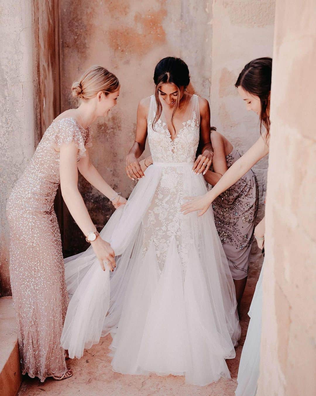 Pronoviasさんのインスタグラム写真 - (PronoviasInstagram)「To all #PronoviasBrides around the world: thank you for sharing with us your magic and showing us that #LoveConquersAll. Our biggest wish for 2021 is to keep dressing your dreams✨ You will always be our #BestOf2020.   Tag a #2020Bride in the comments. Let’s spread the Love. ❤️」1月1日 1時08分 - pronovias