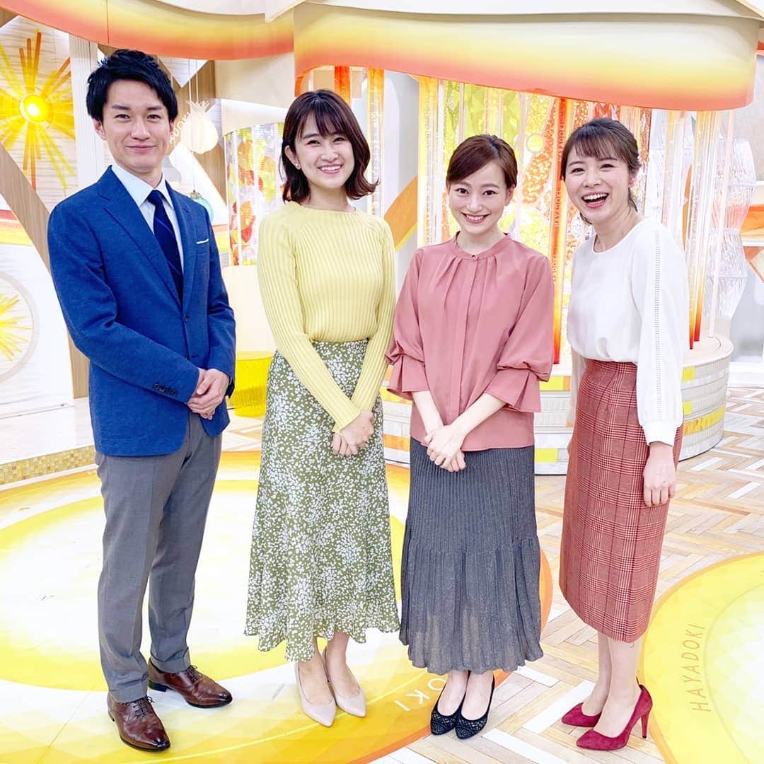 TBS「はやドキ！」のインスタグラム：「今年も1年ありがとうございました🎵﻿ ﻿ はやドキメンバーでいろんな写真や動画を撮ったなぁと振り返っていました😊﻿ ﻿ みなさん、いつも観てくださり﻿ コメントもありがとうございます✨﻿ ﻿ 来年もみなさんが笑顔になれますように！﻿ ﻿ よろしくお願い致します🐄﻿ ﻿ 2020年大晦日﻿ ﻿ 皆川﻿ ﻿ ﻿ ※写真撮影の時はマスクを外しています。﻿ ﻿ #金井憧れ﻿ #渡部峻﻿ #皆川玲奈﻿ #アナウンサー﻿ #よなおまほ﻿ #與猶茉穂﻿ #気象予報士﻿ #はやドキ﻿ #tbs」
