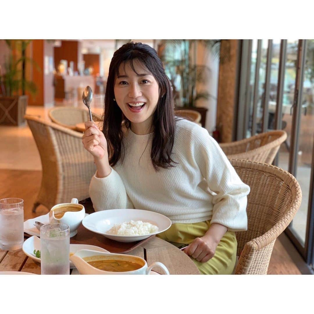 佐々木瞳さんのインスタグラム写真 - (佐々木瞳Instagram)「【キラキラがいっぱい💖NEMU RESORT】 ・ 駆け込み投稿🙇‍♀️ 今年後半に、伊勢志摩アンバサダーのななみちゃんと @nemu_resort でお仕事✨ ・ NEMU RESORTは女子がきゅんきゅんするポイントがたくさん💕 この日は、快晴でピクニック日和☀️可愛いランチボックスでテンションもさらにアップ❤️ ・ ランチで頂いたNEMURESORTのカレーもめちゃうまっ❤️ ・ 海を眺めながら、沈む夕日もロマンチックでした🥺✨ ・ 夜は炎を観ながらまったり😍マシュマロも焼いて🤤 そして、綺麗な星空を眺めて🌌✨ 大満足な女子旅でした❤️ ※撮影以外、マスクなど感染防止対策はしています。 #nenuresort #女子旅 #三重県志摩市 #たびじょ #ちいきぐらむ #たびすたぐらむ」12月31日 23時40分 - hitomihappygirl1026