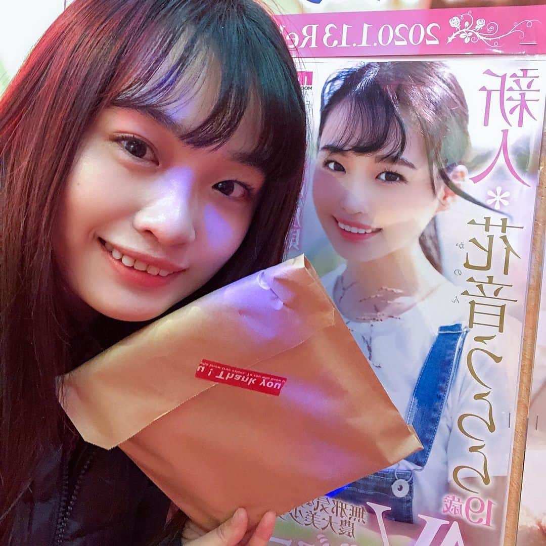 花音うららのインスタグラム：「#2020 #大晦日 🌸 . . . 私は、2020年の1月にデビューしてから今までたくさんの人と関わることができました！皆様本当にありがとうございました！❤️🥰 今年はミスid2021に挑戦したり、やりたかったゴミ拾いを行ったり、初イベントでファンの人に会えたり、様々なジャンルのVも撮ってピンク映画にも出させていただけました！🥰💫🙇🏻‍♀️💞 これからも花音うららとしてお仕事の幅をどんどん広げていきたいです！まだまだやりたいこともたくさんあるんです〜！！だからずっとずっと私のそばで応援よろしくお願いします！絶対みんなのことしあわせにするので、だから、ずっと付いてきてね。 2021年も動物と地球を守るために役に立つポルノスターを目指して精進していきたいと思います！よろしくお願いします❣️ #花音うらら」