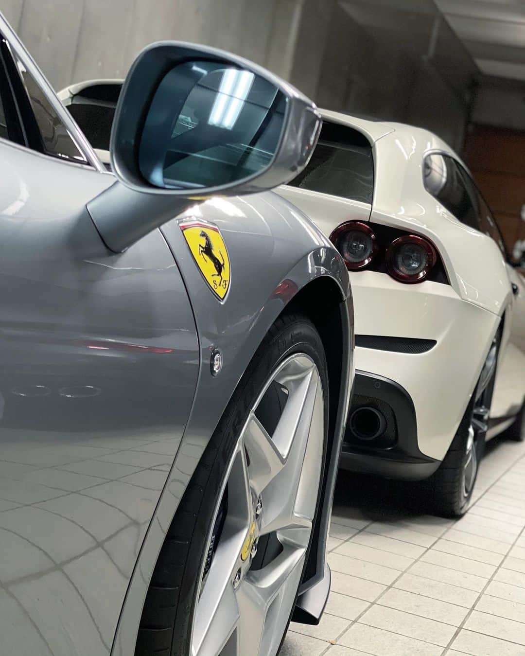 青木龍一のインスタグラム：「happy holidays!  2020→2021  #gtc4lusso  #f8tributo」