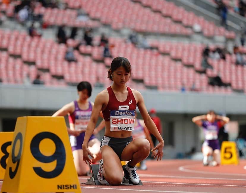 のインスタグラム：「・ 2020年は大変な1年になり、例年通りにはいかないことが多かったですが、自分にとっては意味のある時期だったようにも感じています。そして、何か大事なことに気づけたような気がしています。  7月から始まったシーズン。試合を開催していただけたことに感謝です。声援、練習環境、時間など、当たり前のことって当たり前じゃないんやって思った。ありがたさを感じながらこれからも過ごしていきたいと思った。  来年は、学生最後の年！立命館のユニフォームを来て走れるのもラスト。全部に"ラスト"がつく年。だから、悔いが残らないように全力を尽くす。濃い濃い濃い1年にする！！  では、良いお年を〜🐮⛩」