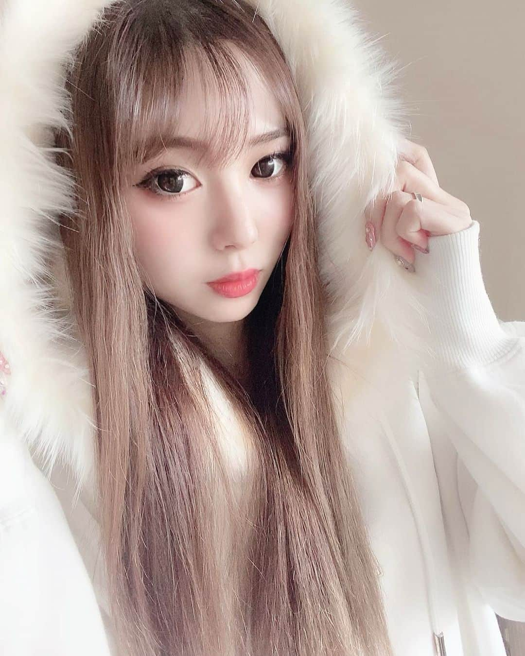 嶋谷愛（あいちゅん）のインスタグラム：「. 今年はコロナもあったけど 良い1年になりました🥰♡ 関わってくださった全ての皆様 ありがとうございました💖 あと少しですが良いお年を👼🏼🏹♡ . #2020 #1231 #lastnight #l4f #❤ #良いお年を」