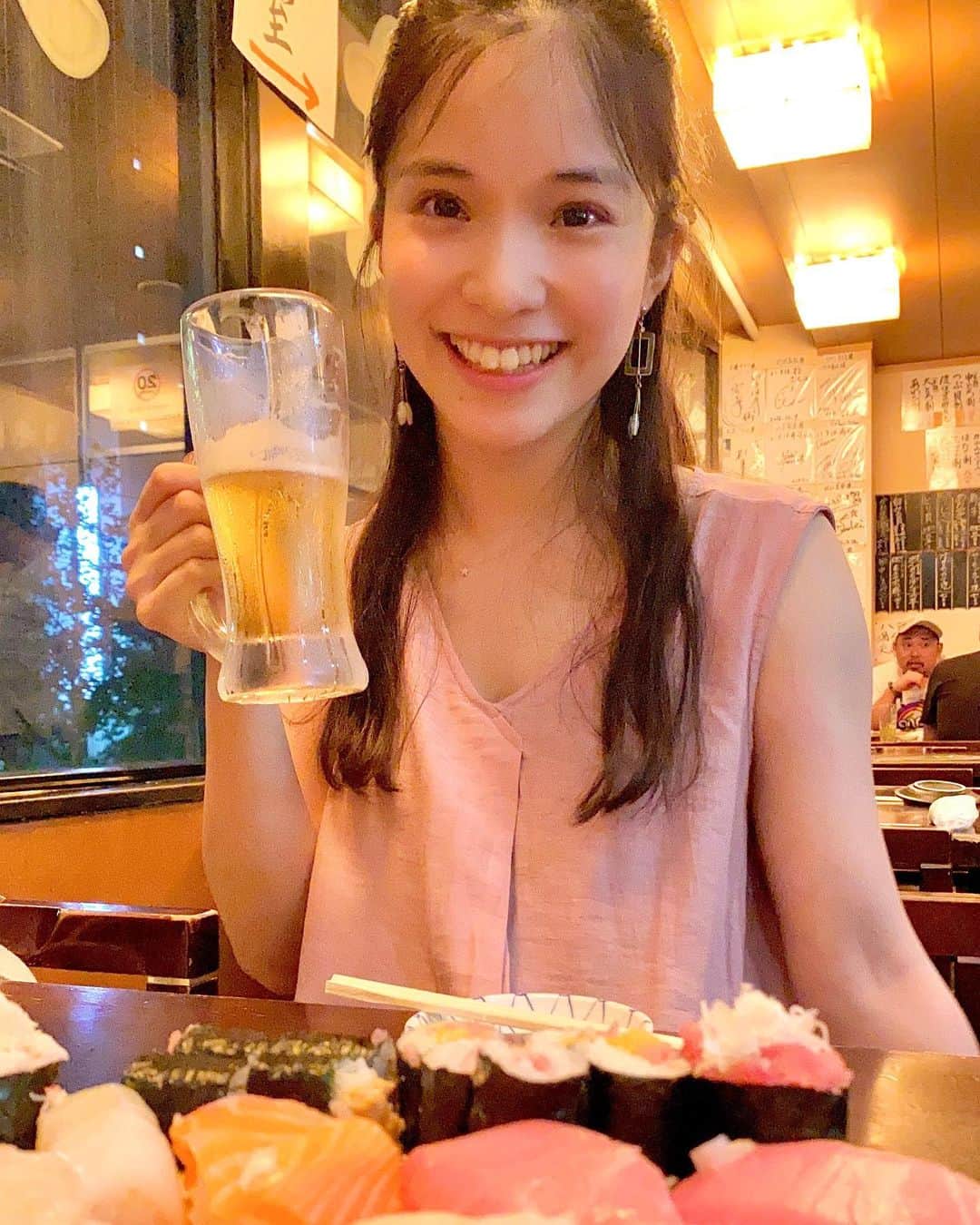 仮谷せいらのインスタグラム：「今年はこんなにも辛いことあるのか🥶 という事も色々経験したり、 人との繋がりに助けられたり、 やっぱり音楽が大好きだなって再確認したり、 色んな気持ちを感じた1年でした✨  来年は感じた気持ち全てを武器に出来る様、 楽しく頑張りたいです🔥 いつも応援してくれてありがとう！！  皆様良いお年を💓🎍」