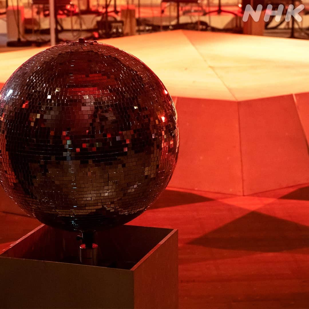 NHK紅白歌合戦さんのインスタグラム写真 - (NHK紅白歌合戦Instagram)「🔴第71回NHK紅白歌合戦⚪️ 今年も紅白Instagramをお楽しみいただき ありがとうございました✨  悲しい出来事の多かった一年を乗り越え 2021年がみなさんにとって 素晴らしい年となりますように  それでは、よいお年を❣  #NHK紅白 #NHK紅白歌合戦 #紅白 #紅白歌合戦 #紅白歌合戦2020 #第71回NHK紅白歌合戦 #みんなでエール #NHK」12月31日 23時55分 - nhk_kouhaku