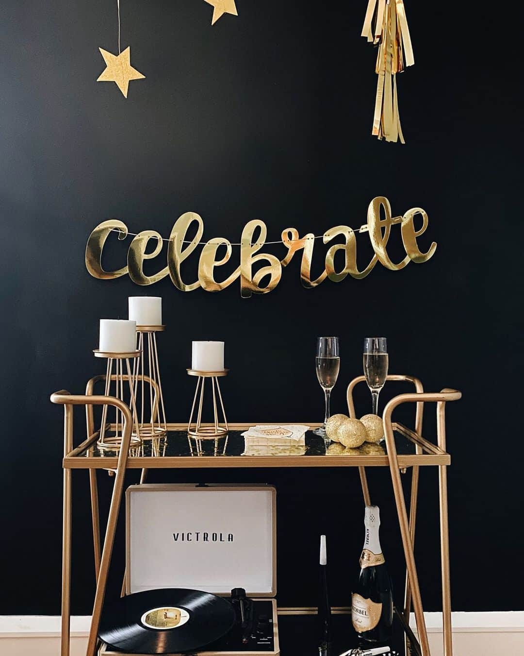 のインスタグラム：「The top NYE celebration spot this year: your place! 🥂✨ Tap to shop party must-haves and select fast + free store pickup to get them in time. #Kohls」