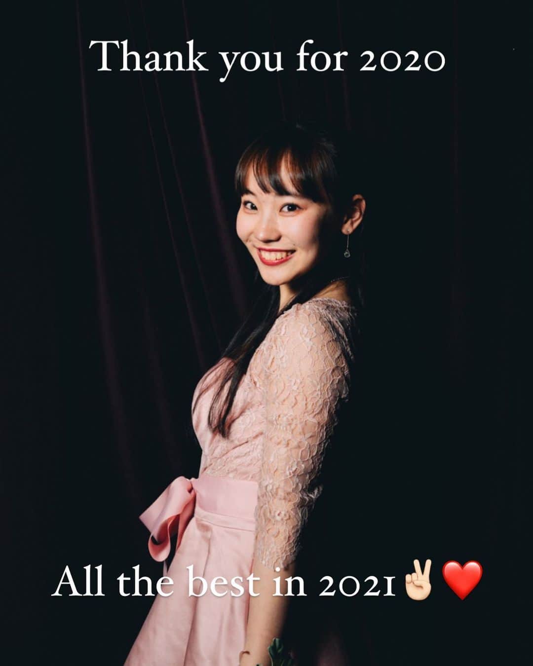 田中杏佳さんのインスタグラム写真 - (田中杏佳Instagram)「🌷2020年🌷 ・ 思い描いていたものとは 大きく異なってしまったけど、 ・ そのおかげで 自分を改めて見つめ直したり、 今までとは違う 様々なことにチャレンジしたりできた 実りある1年でした✨ ・ まだまだ緊張の日々が続きますが、 皆様どうぞお身体にはお気をつけて、 ・ 良いお年をお迎えください🕊 ・ ・ 『冬彩』 『おぶちゃ2周年半記念〜LIVEと新年会SP〜』 『尊〜1000万ドルの夜景〜』 ・  Cherokee Musical Live『夢の途中 Final』 YouTubeあるあるジャパン『イケメン先輩とモラハラ先輩』 舞台『モノクロの種』 朗読劇『尊〜1000万ドルの夜景〜それから』 伸こう福祉会ミニミュージカル『でこぼこ☆ピース』 シビックパワーバトル全国大会2020報告会 MPinK『KAWASAKI TALKLIVE』 MPinK『XMAS CONCERT』 ・ ・ 沢山沢山ありがとうございました！🙇‍♀️✨ ・ I wish you all the best in 2021 ・ ・ #2020#thankyou2020#2021#HappyNewYear」12月31日 23時58分 - kyoka_t_m_