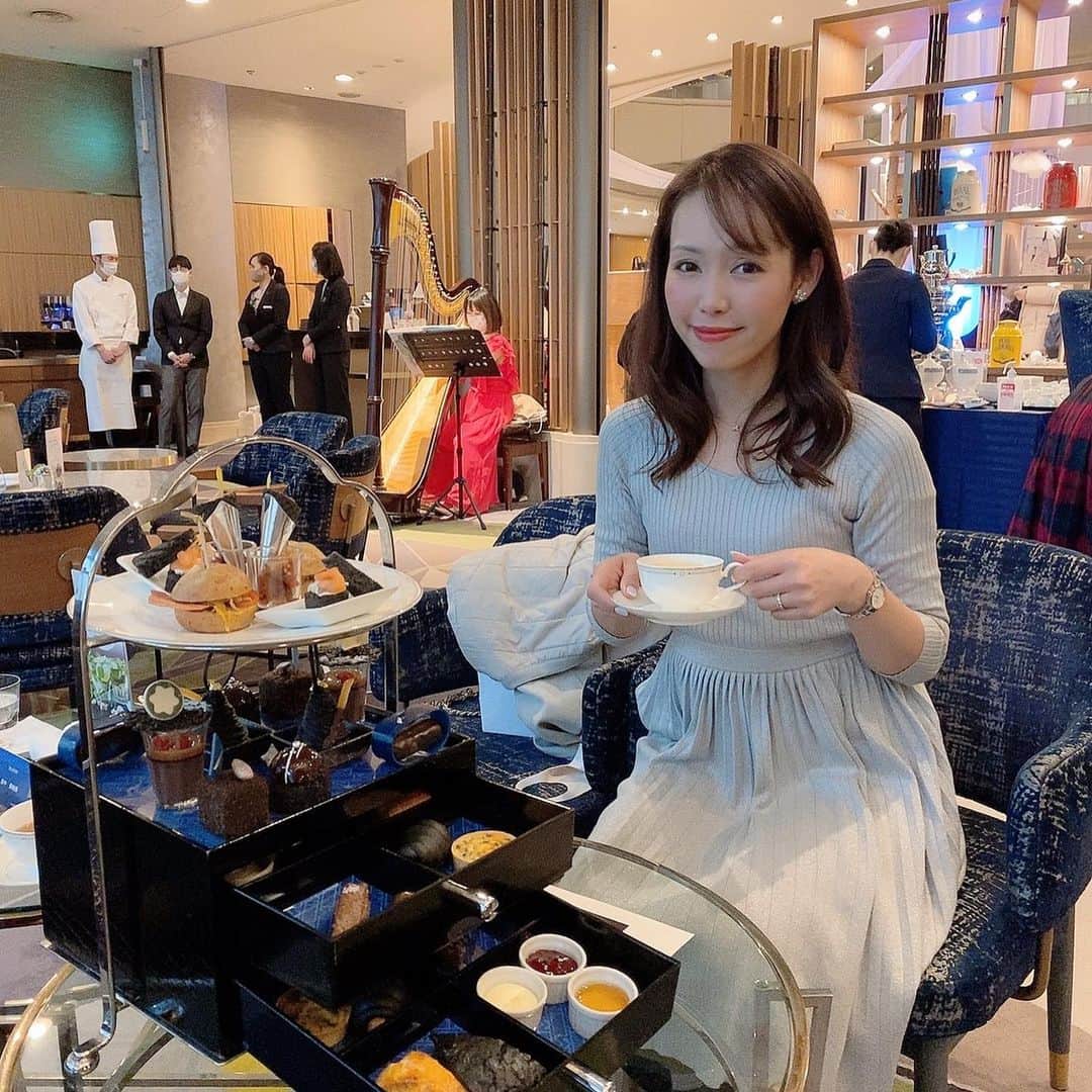 澤野井香里さんのインスタグラム写真 - (澤野井香里Instagram)「明日から#スイスホテル南海大阪 でスタートする1/31までの1ヶ月限定の#アフタヌーンティーwithMONTBLANC 🫖✨ @swissotelnankaiosaka_official  @montblanc   『What Moves You,Makes you.』 〜自分を突き動かすものこそ、明日の自分を作る〜  ジェンダーレスで情熱を持って生きる現代人の精神を表現した、一味違ったユニークなコンセプトのアフタヌーンティー😘  癒されるハープの音色にアーティスティックで濃厚なチョコが印象的なスイーツやセイボリーたちとあったかいTWGのお紅茶☕️で心から癒される至福の時💕  スイスホテル南海大阪 1F「ザ.ラウンジ」﻿1月1日〜31日﻿ 💠TWGティーブッフェ付　¥3950﻿ 💠TWGブッフェ&モンブランカクテル付🍾🍸¥4750﻿ ﻿ #ks_20✨  #ks_osaka✨ #大阪　#難波　#ホテルアフタヌーンティー　#大阪グルメ #大阪カフェ　#難波カフェ　#大阪アフタヌーンティー　#🍴　#🎂」12月31日 23時58分 - kaori_sawanoi