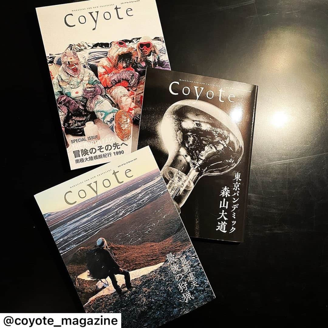 新井敏記のインスタグラム：「今年も残すところ数時間。本年はCoyoteをご愛読頂きまして、誠にありがとうございました。世の中が大きく変化する現状を前に、旅をテーマとする雑誌として何ができるのか。その大きな課題と向き合いつつ、そしてまた自由に旅ができる日が来ることを信じて、来年もより良い誌面作りに努めてまいります。2021年もCoyoteをどうぞよろしくお願い致します！  #coyote #coyote_magazine #travelmagazine #トラベルマガジン #雑誌 #旅 #旅好きな人と繋がりたい #雑誌好きな人と繋がりたい #northface #森山大道 #星野道夫 #daidomoriyama #michiohoshino #写真 #アウトドア #アウトドア好きな人と繋がりたい #switch_magazine」