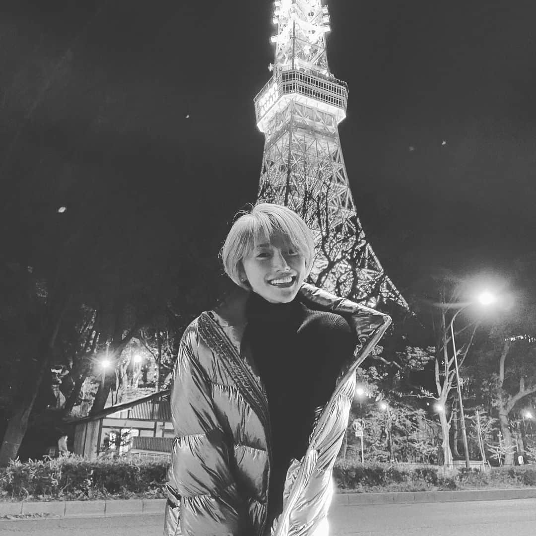 &mのインスタグラム：「ぎりぎりになっちゃった‼︎  2020年も私に関わってくださった皆さん、たくさん応援してくださりありがとうございました‼︎🥺😭  2021年もわたしがんばります。 どうぞ宜しくお願い致します‼︎  良いお年を✨」
