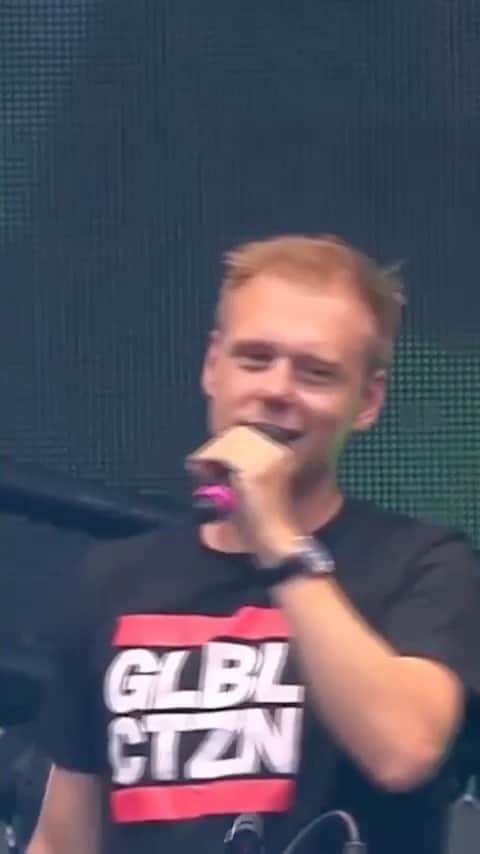 Armin Van Buurenのインスタグラム：「Little throwback to when I took care of the fireworks myself during my @ultraeurope 2016 set 😜🎆 #tbt」
