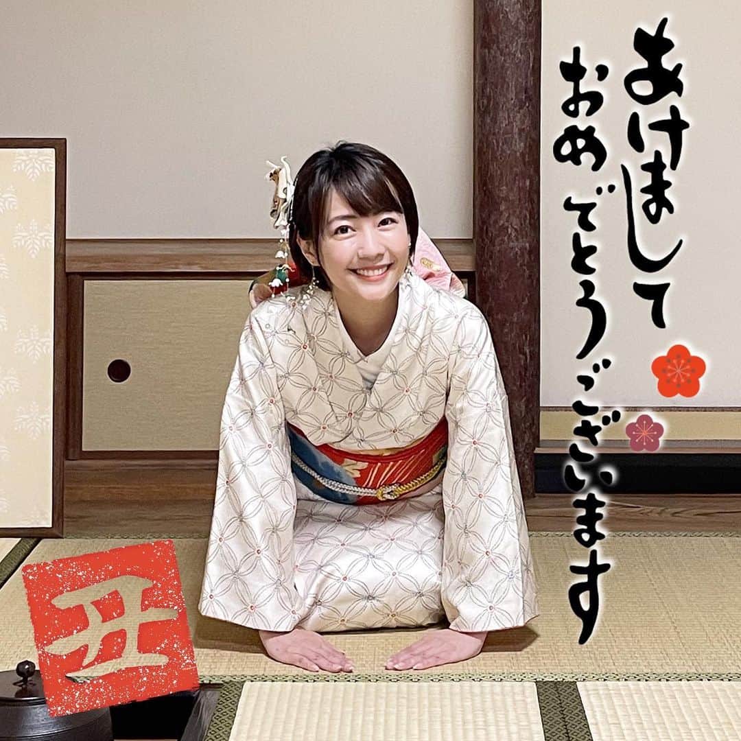 うえむらちかのインスタグラム：「明けましておめでとうございます🎍﻿ ﻿ 今年も皆さまと一緒に﻿ 楽しい一年になりますように﻿ たくさんお世話してくださいっ🤪﻿ ﻿ バリバリバリよろしくお願いします❣️﻿ ﻿ 2021年元旦﻿ うえむらちか」