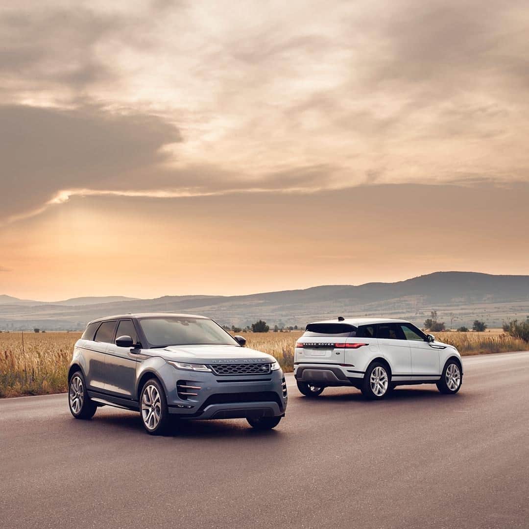 Land Roverさんのインスタグラム写真 - (Land RoverInstagram)「The trail has been tough in 2020, but you've risen up to face it. As the journey draws to a close we wish you all a smoother route in 2021. #HappyNewYear from #LandRover.  #RangeRover #Evoque #SUV #NYE #NYE2020 #Adventure #Exploration #AdventureCalling」1月1日 0時00分 - landrover