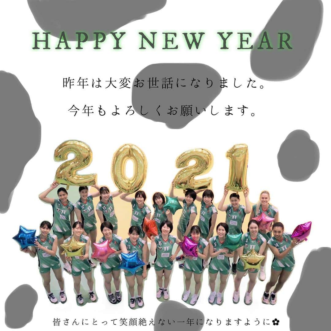 芥川愛加のインスタグラム：「・ 新年明けましておめでとうございます🎍 ・ 2021年も笑顔溢れ 最高の時間を過ごせるよう 1日1日を大切に頑張ります！ ・ 今年も応援よろしくお願いします💚 2020🐭▷▶︎▷▶︎2021🐮 ・ ・ #20210101 #新年のご挨拶 #目標に向かって頑張ります #JTマーヴェラス #芥川作年賀状笑」