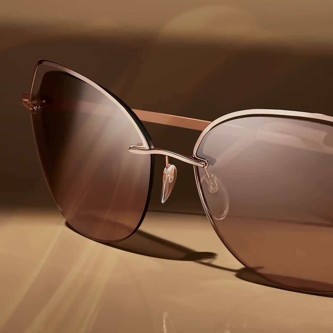 シルエットのインスタグラム：「Clever cutouts and smooth, curving contours play with the light, transporting you into a world of glamor. Featuring: Golden Gate 8169⁠ .⁠ .⁠ .⁠ #silhouetteeyewear #tryitwearitloveit #eyeweardesign #luxuryeyewear #fashioneyewear #luxurysunglasses」