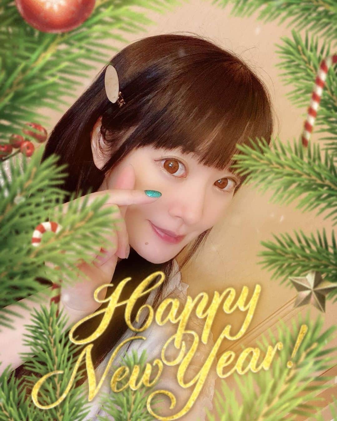 狩野茉莉のインスタグラム：「あけましておめでまり〜！！昨年もありがとうございました😆今年もよろしくお願いいたします！！  #あけおめ #2021年 #あけましておめでとう #新年 #お正月」