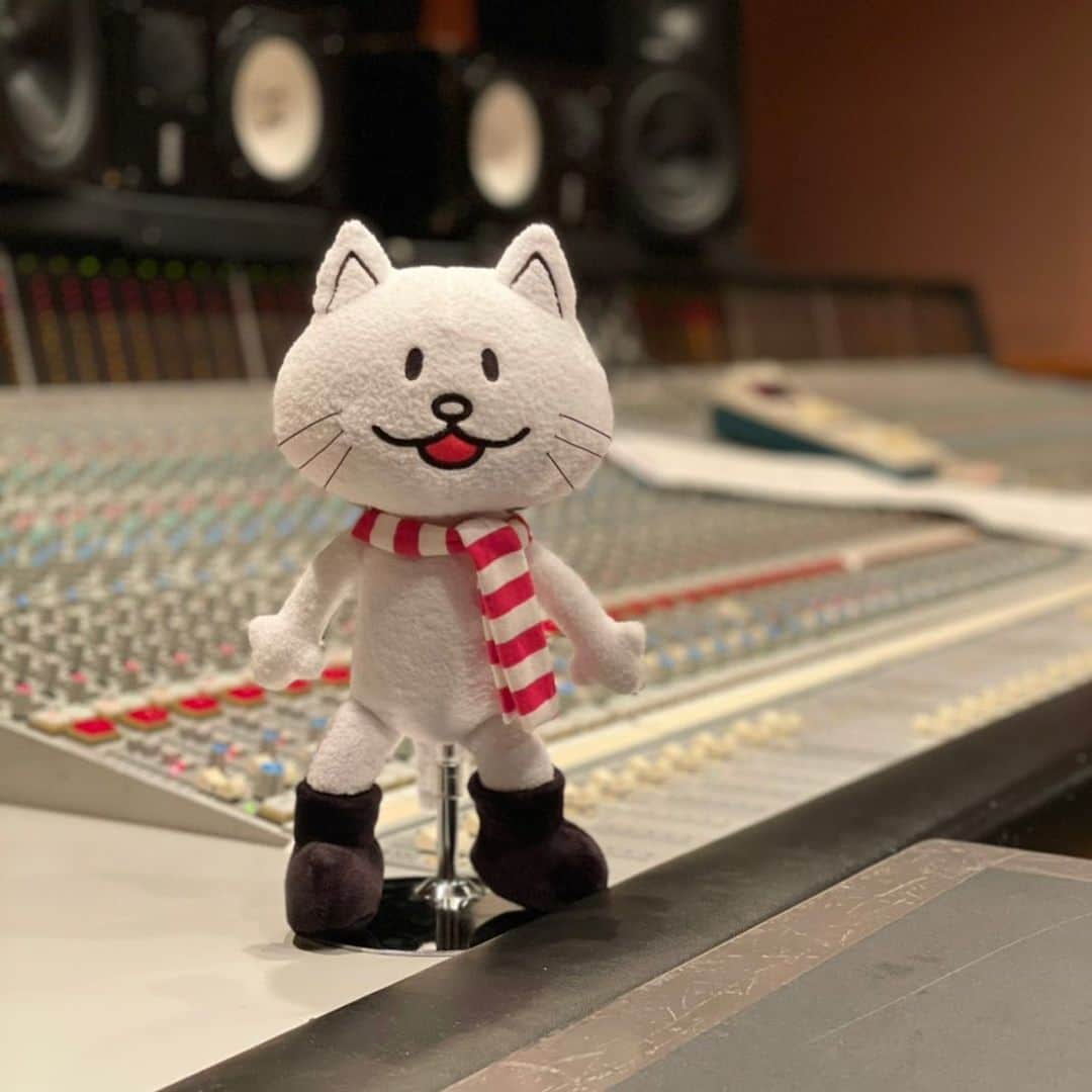 BUMP OF CHICKENのインスタグラム：「あけましておめでとうございます。 2021年も心を込めて音楽活動に精進して参ります。 本年もどうぞ宜しくお願い申し上げます。 BUMP OF CHICKENメンバー・スタッフ一同」