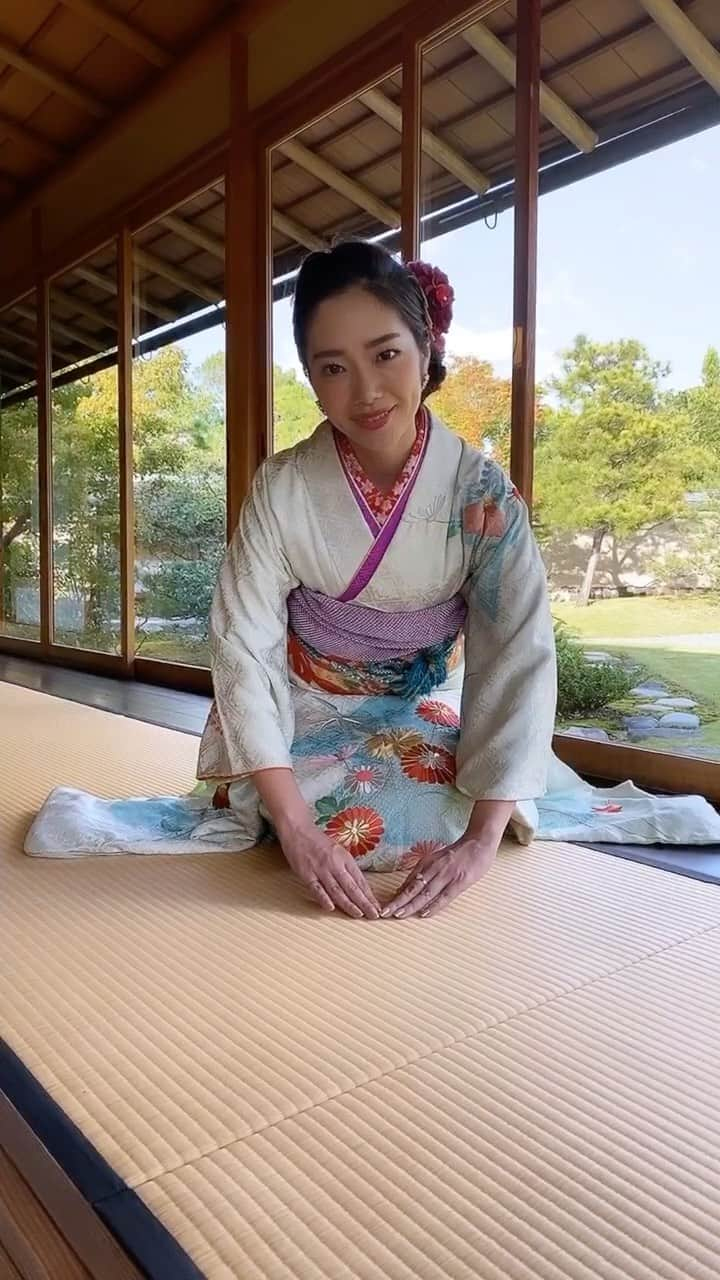 工藤めぐみのインスタグラム：「謹賀新年🎍✨  Feliz ano novo!!  Vesti Kimono, roupa tradicional japonesa👘🇯🇵✨  ーーーーーーーーーーーーーーー A happy new year!! 明けましておめでとうございます☺️  2020年はコロナで本当に大変な年でした…。  当たり前だった事が、当たり前でなく。。 ﻿いつも応援して下さる皆さんに﻿。生徒さんに…チームメンバーに。周りに居てくれる皆んなに…﻿心から感謝しています🙇🏻‍♀️✨  2021年。今年は少しでも皆さんの前で踊れる事を願って。。明るい未来を信じて☺️🤲 ﻿ 皆さま！！ 本年もどうぞ宜しくお願い致します✨  さぁ‼︎今年のお正月は 食べるぞー！踊るぞ〜🤸🏻‍♀️食べるぞ〜😆🍱 . . . . photo by ドリー📷✨ ． #謹賀新年　#newyear #happynewyear #明けましておめでとうございます ． ． #MEGUsambadance  #SAMBA #サンバ　#Lesson #anitta  #dance #dancer #body #bodymake #model  #有酸素運動　#diet #くびれ　#育尻　#痩せる　 #レッスン　#習い事 #痩せる　#happy  #training  #トレーニング　#longhair  #megumikudo #工藤めぐみ　 #着物　#kimono #japan」