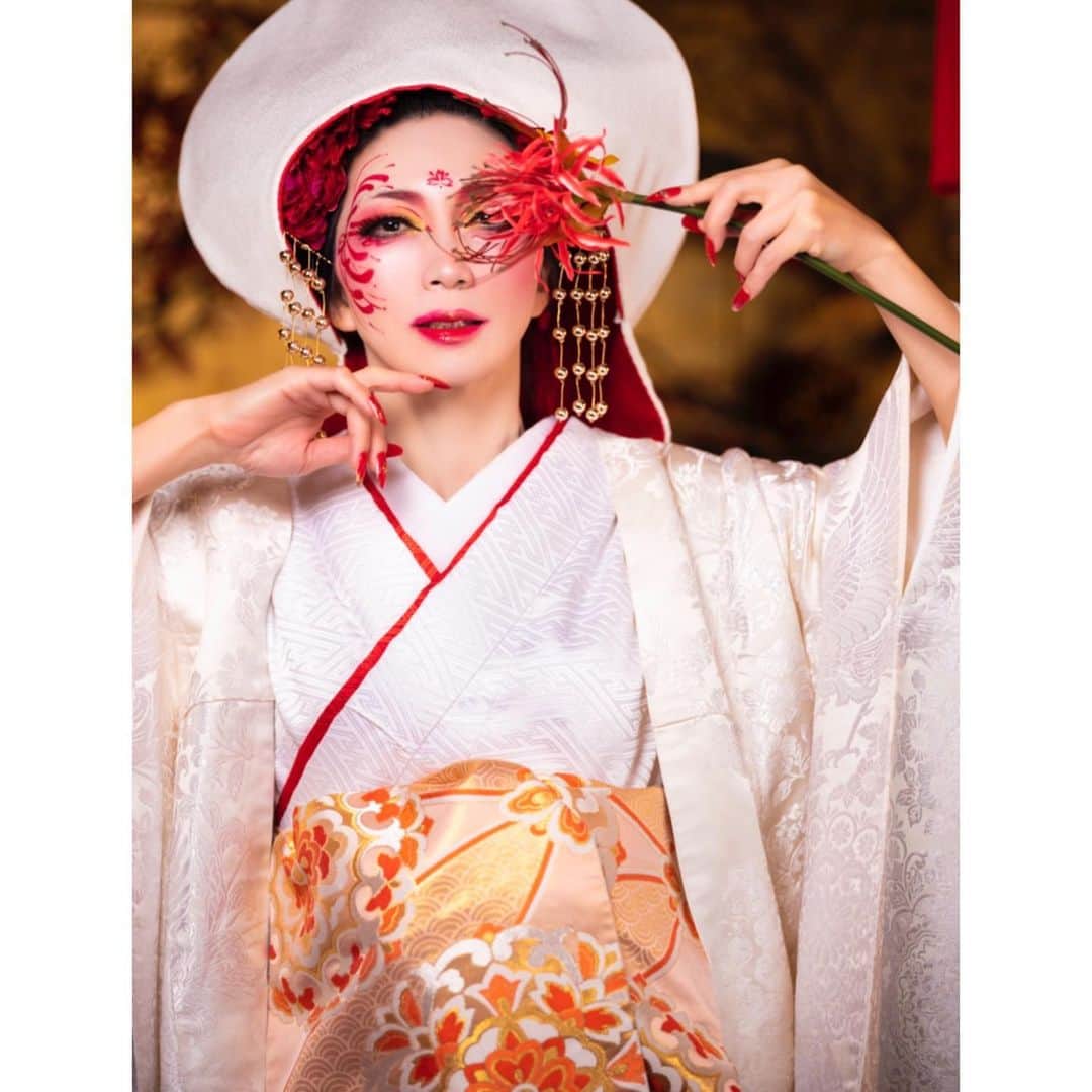 井川ちさと（新尾きり子）のインスタグラム：「春始御悦向貴方先祝申候訖 🎉﻿ 祝你在今天这个特殊的日子里,人生路上平安吉祥，好运永远伴你身旁💚﻿ 年年有今日,岁岁有今朝🙏﻿ ﻿ 春の始めの御悦び、皆様に向かってまず祝い申し候🎍﻿ 本年も、ご指導ご鞭撻のほど宜しくお願い申し上げます🍀﻿ 新しい年が平和と健康と幸福で満たされますように🌐」