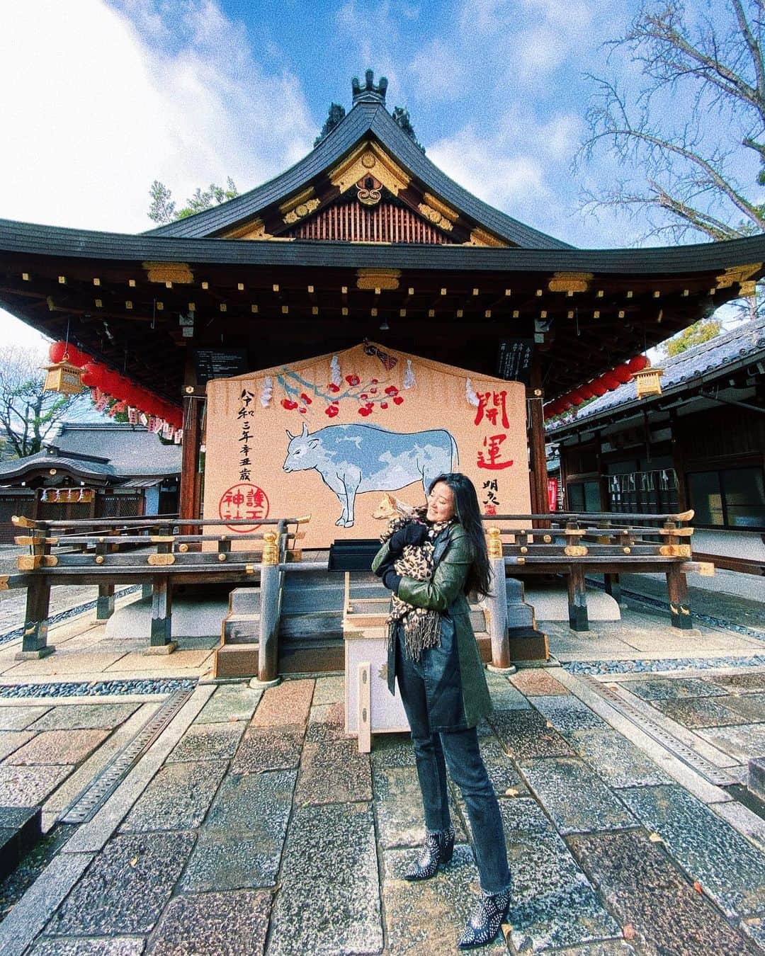 瀬川アニータのインスタグラム：「謹賀新年あけましておめでとうございます🎍 早めの初詣に行ってきました😊 今年もよろしくお願いします〜」