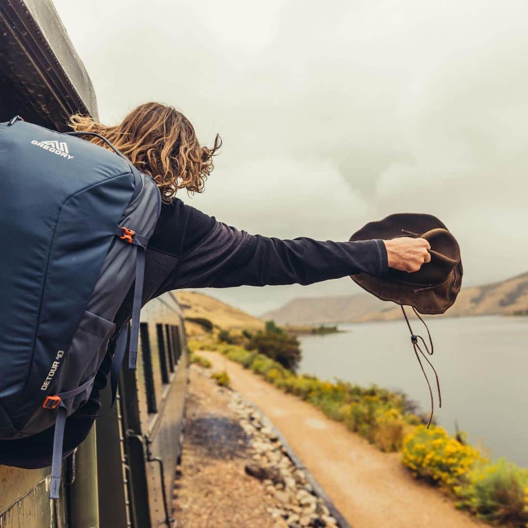 のインスタグラム：「Waving goodbye to 2020 and embracing a year full of adventure, possibility and new beginnings! 🚂   #allaboard #onewayticket」