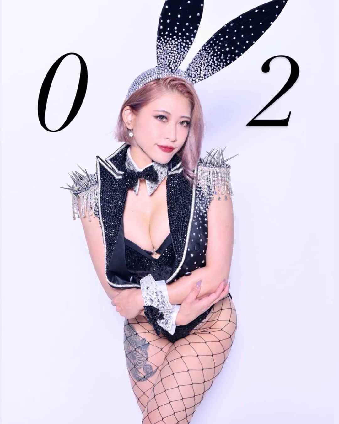 Kumiのインスタグラム：「. 今年は遂に！ 20代ラストの年です。 . 素敵なオトナに向けての ステップアップ💋 . . . #新年　#1 #2021 #バーレスク東京 #スーパーバーレスク東京 #burlesque #burlesquetokyo #ショーガール　#showgirl #ポートレート #photooftheday #instagood #バニーガール　#bunnygirl」