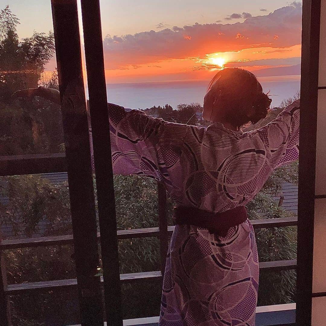 KANNAのインスタグラム：「2021年ハロー🎍🤍 今年は去年よりももっと成長した姿を見せれたらなと思います😤 目標に向かって頑張ります！！ . みんなが笑顔でハッピーでいれる年になりますよーに⭐️ . #2021」
