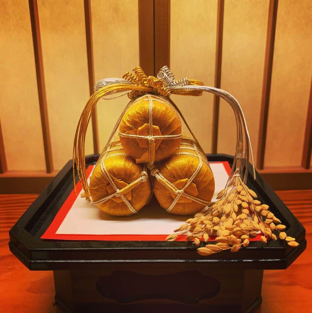 DJ AMIGAのインスタグラム：「色々ありましたが学びの多い年になりました。ありがとう☺️ 今年もよろしくお願いします🙌🙌 #2021」