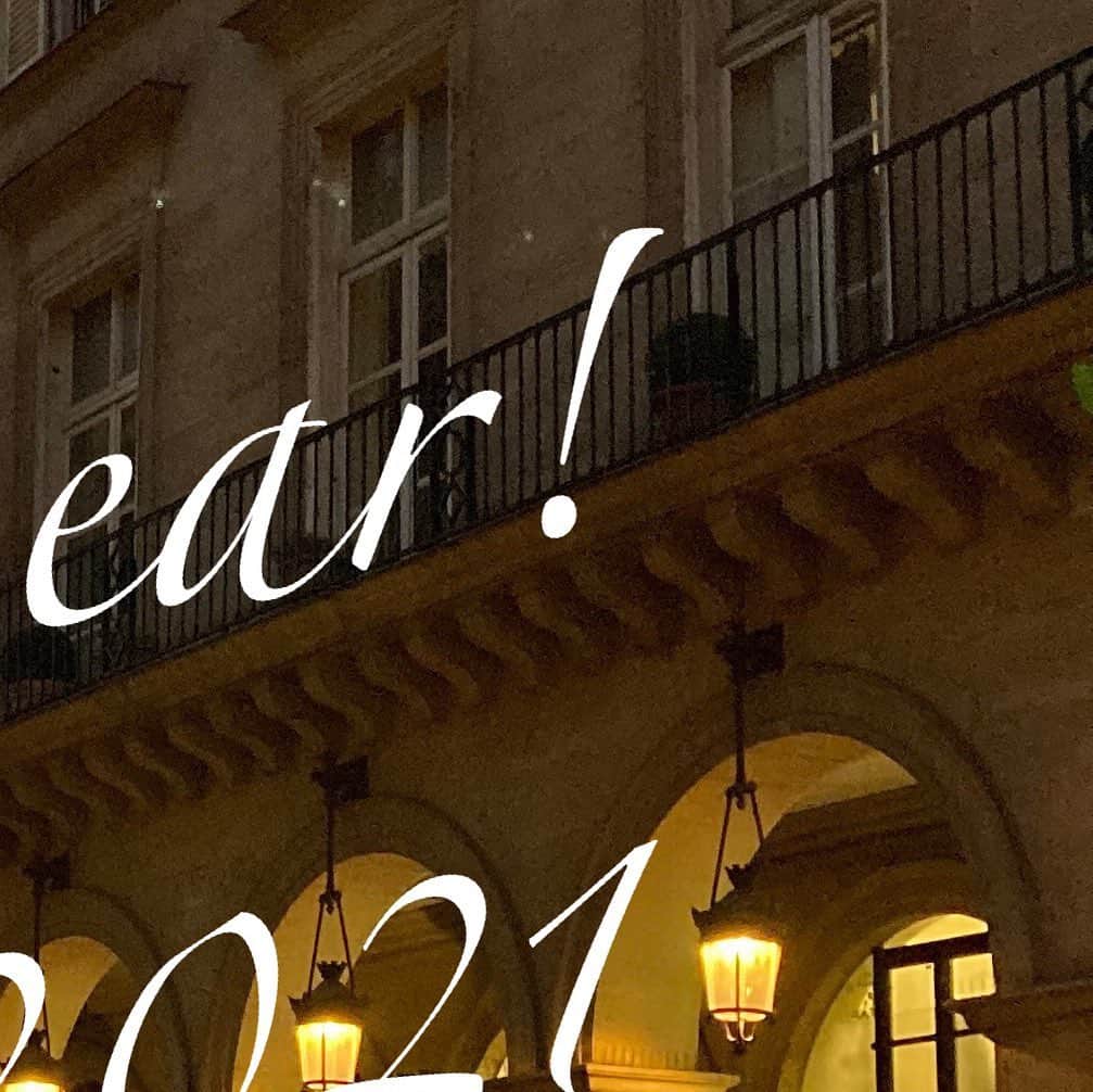 のインスタグラム：「今年一年 どうぞ宜しくお願いします  2021  E.F.international  #happynewyear #謹賀新年#謹賀新年🎍#2021年#efinternational #effie#1月1日#元旦#パリ#フランス🇫🇷#香りのある暮らし #香りと暮らそう #香りを楽しむ」