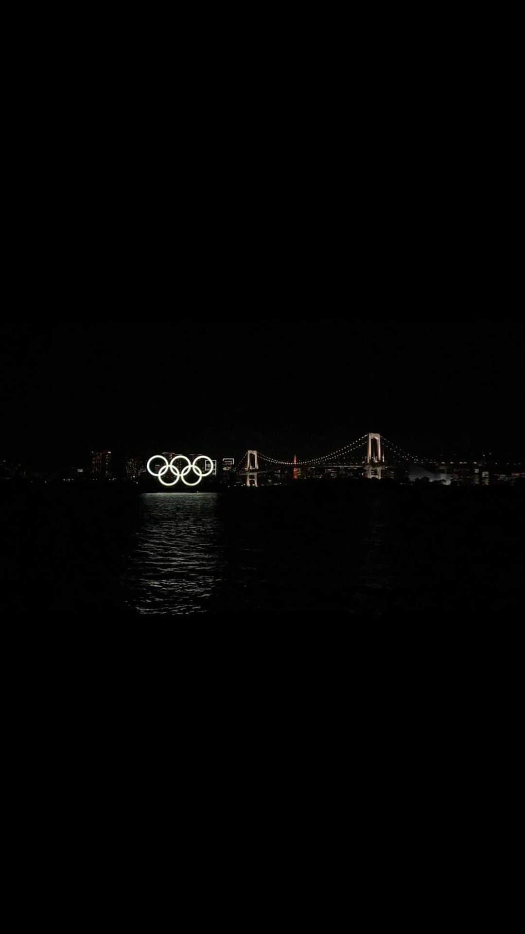 2020年東京オリンピックのインスタグラム：「明けましておめでとうございます！Akemashite omedetou gozaimasu🎇  We've returned to the Odaiba Marine Park where the Olympic Rings are lighting up the Tokyo night to reflect on the year that was 2⃣0⃣2⃣0⃣ and to look ahead to 2⃣0⃣2⃣1⃣ #Tokyo2020    #UnitedByEmotion」