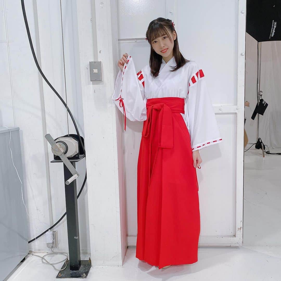 高橋美海のインスタグラム：「﻿ ﻿ 明けましておめでとうございます。﻿ 丑年ですね🐮♡﻿ ﻿ 今年もよろしくお願いいたします！﻿ ﻿ ﻿ ﻿ #2021 #happynewyear #明けましておめでとうございます #丑年 #巫女 #巫女さん #ラストアイドル #高橋美海」