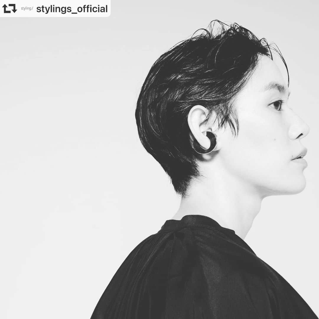 白幡啓さんのインスタグラム写真 - (白幡啓Instagram)「新年のご挨拶です。  #repost @stylings_official ・・・ いつもご覧いただいている 5.3万人のフォロワーの皆様  新年明けましておめでとうございます。  皆様の応援に支えられ、 styling/ は無事に 2021年を迎える事ができました。 改めて感謝と御礼をお伝えいたします ありがとうございました。  新しい時代の到来に 柔らかに形を変化させながら、styling/ の芯を守り続け、心が喜ぶファッションを皆様と一緒に体験させて頂きたいと 願っています。  今年も　 team  styling/ を宜しくお願い致します。  2021.1.1 #keishirahata  今年も宜しくお願い致します❤️」1月1日 0時23分 - 1030kei