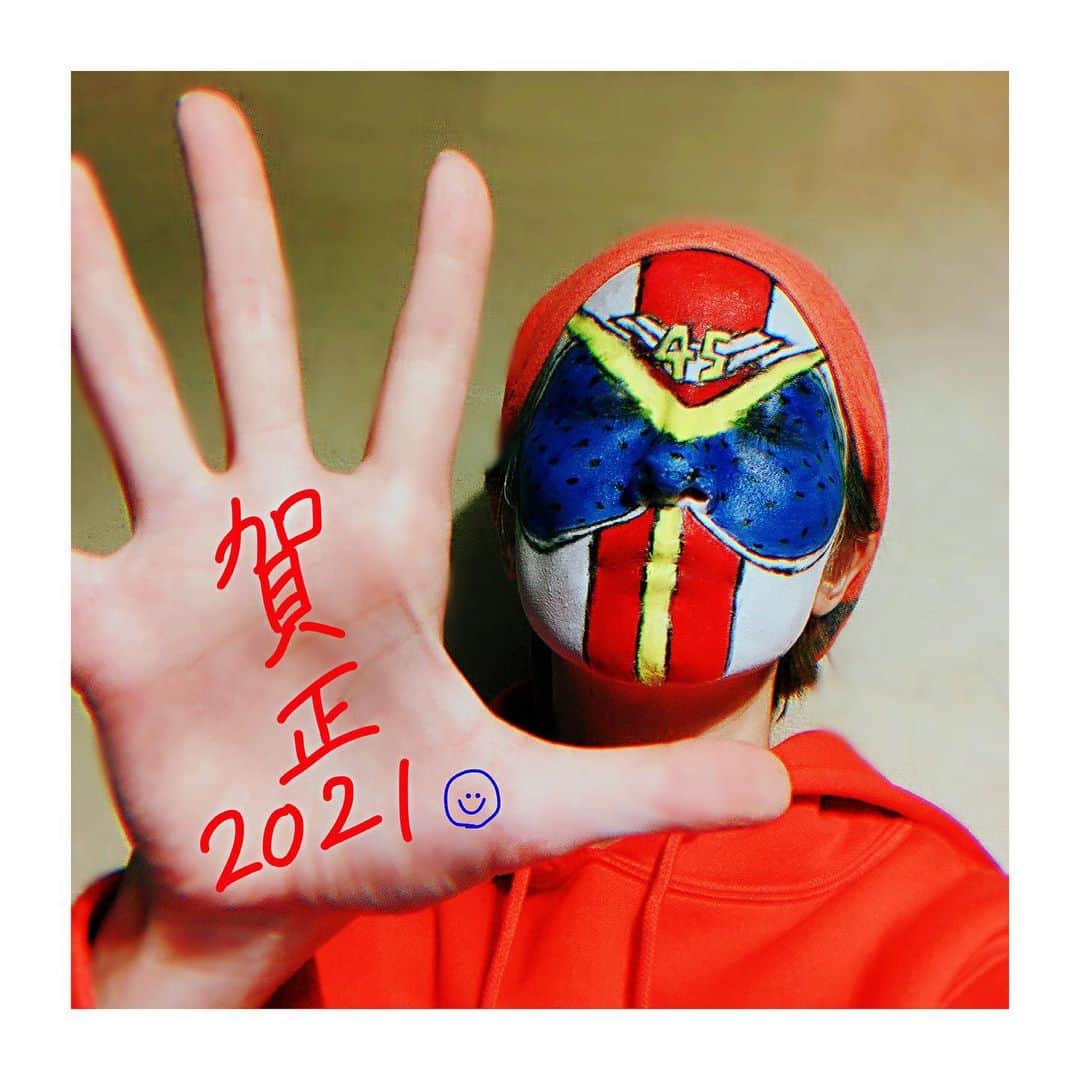 宮島咲良さんのインスタグラム写真 - (宮島咲良Instagram)「ㅤㅤㅤㅤㅤㅤㅤㅤㅤㅤㅤㅤㅤ 絶対的な"好き"がある人は 圧倒的に"強い"んだよ ㅤㅤㅤㅤㅤㅤㅤㅤㅤㅤㅤㅤㅤ あけましておめでとうございますーぱーせんたい！ 2021年も一緒に地球の平和を守っていきましょう。 #ゼンカイザー のマスクを顔に直接描きました。 私の2021年の気合いの証明です。 この苦しかった2020年を引っ張ってくれた#キラメイジャー にも敬意を込めて。 #機界戦隊ゼンカイジャー #ゼンカイジャー  ㅤㅤㅤㅤㅤㅤㅤㅤㅤㅤㅤㅤㅤ #宮島咲良 #ミヤジマン #ぼっち戦隊ミヤジマン」1月1日 0時18分 - sakura_miyajiman