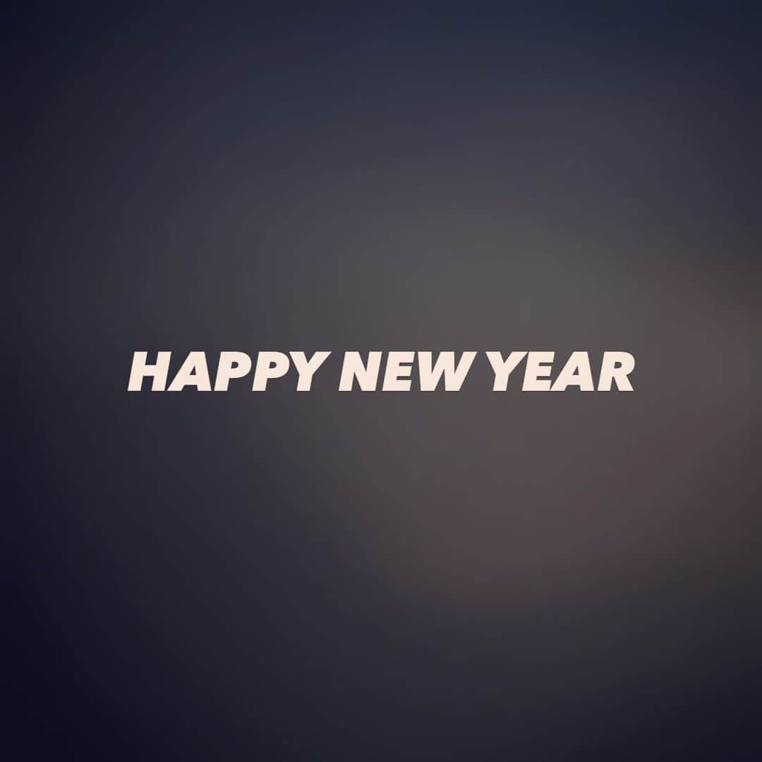 二瀬里子さんのインスタグラム写真 - (二瀬里子Instagram)「あけまして おめでとうございます🎍 今年もよろしくお願いします❤️ #2021 #新年」1月1日 0時21分 - ricofutase