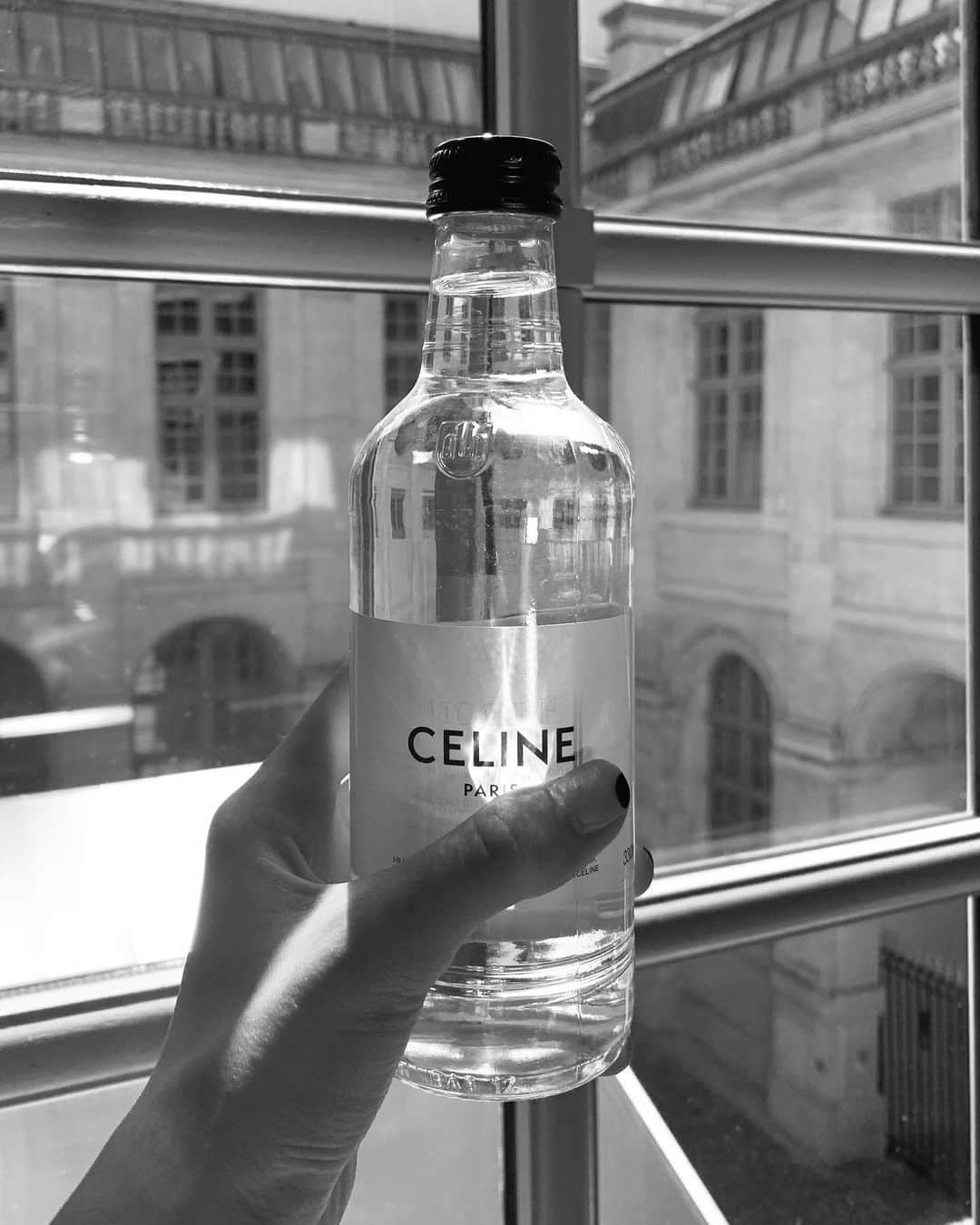 リサさんのインスタグラム写真 - (リサInstagram)「My favorite photo from @celine ‘s photo booth in Paris🖤」1月1日 0時26分 - lalalalisa_m