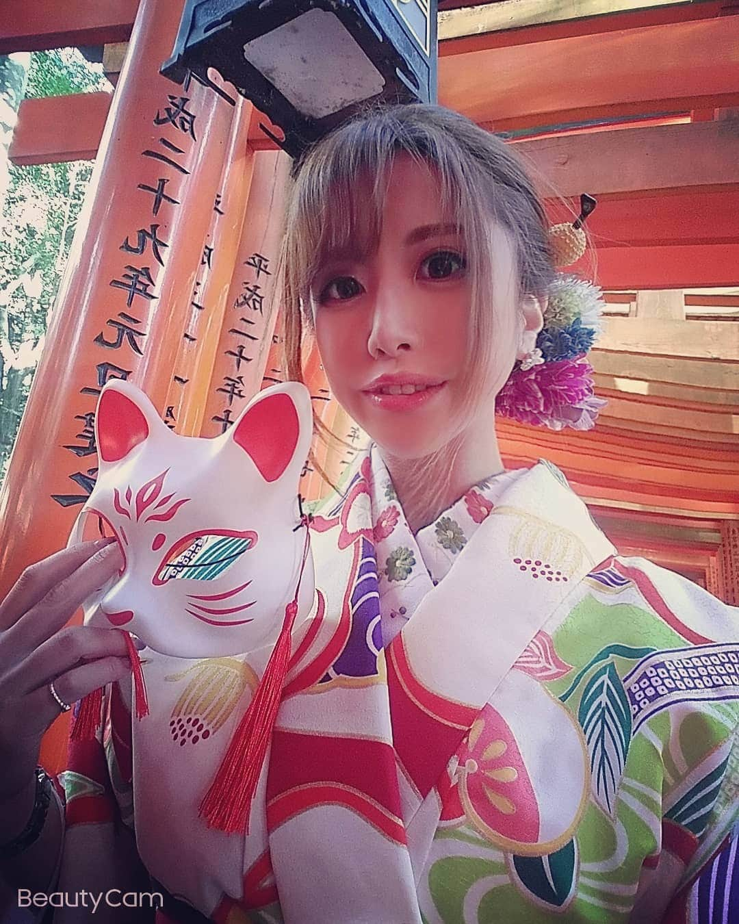 立花セリさんのインスタグラム写真 - (立花セリInstagram)「🎍HAPPY🐮NEW🌅YEAR✨🐬♥=͟͟͞͞🍮➳✩⡱💋💕⋆̥*̥̥⋆̥🐬♥=͟͟͞͞🍮➳✩⡱💋💕。°.。❅°.。゜.❆。・。❅。。❅°.。゜.❆。・。。❅°.。゜.  あけおめみなさん今年も仲良くしてね😇👌💘  #キャバクラ#キャバ嬢#クラブ #ニュークラブ#ラウンジ#スナック#ガールズバー#バー#名古屋#錦#錦三丁目#錦三#歌舞伎町#六本木#銀座#すすきの#仙台#ミナミ#北新地#中洲#大晦日京都#八坂庚申堂#伏見稲荷#着物はんなり死ぬほど寒かったよ😘✊💗💗💗#vasara_kyotoekimae#着付け朝からありがとうございました😍🌈💓」1月1日 0時30分 - celine_dion.jp