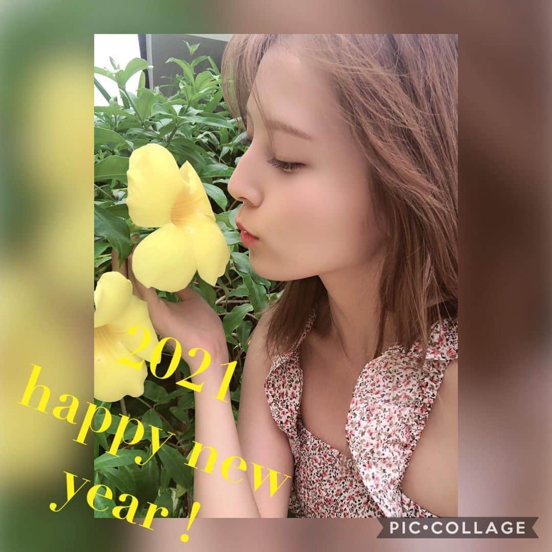 菊原梨華さんのインスタグラム写真 - (菊原梨華Instagram)「・ ・ あけましておめでとう🎍⛩💓 ・ いい年にしましょうっ♡ ・ #happynewyear2021 #あけおめ#ことよろ#follow」1月1日 0時38分 - happyluckyhappy