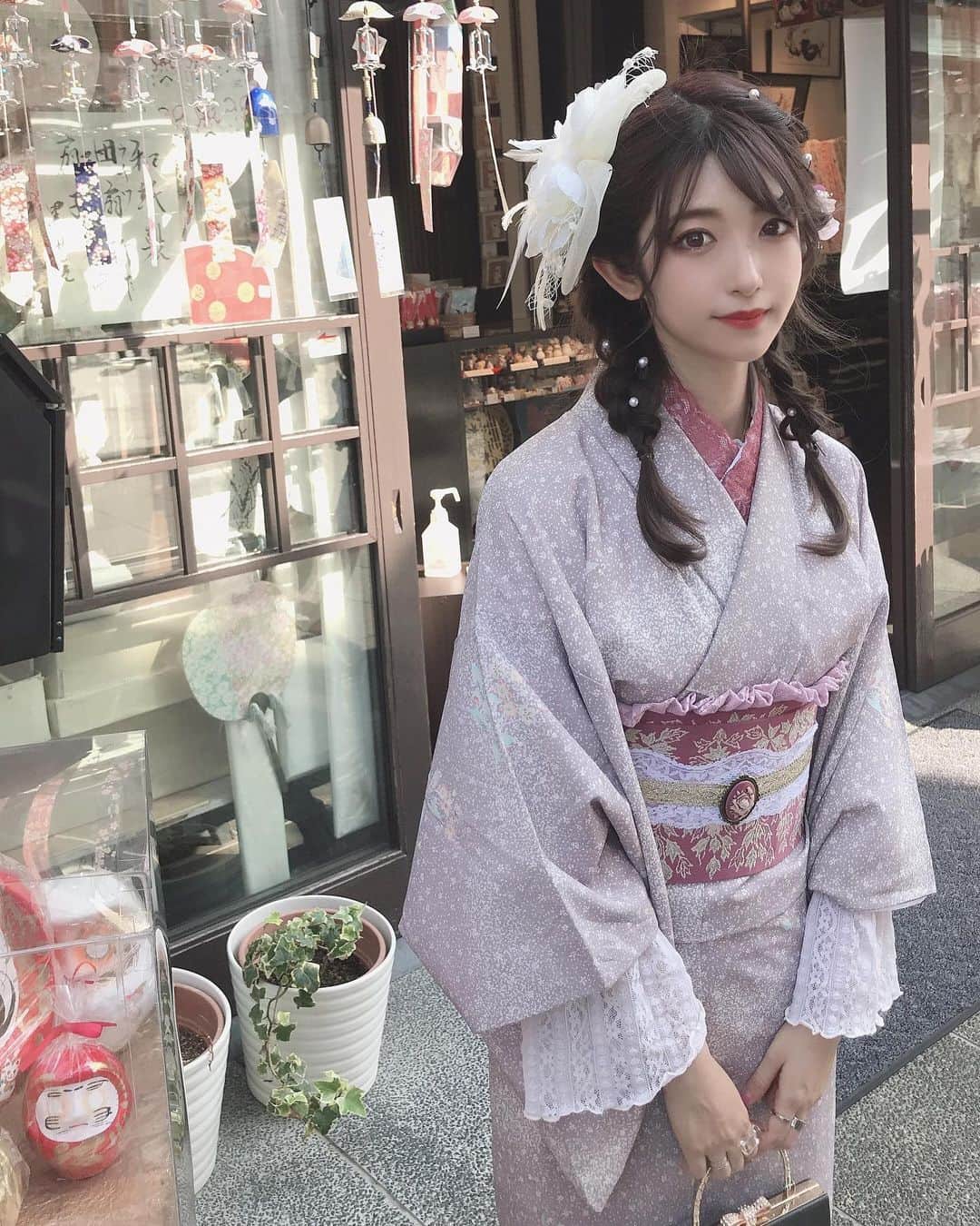 れみぱんのインスタグラム：「明けましておめでとうございます🎍 今年もよろしくお願いします🙇🏻‍♀️✨！  2020年は世界的に誰も予想出来なかった大変な年となってしまいましたが、個人的には今まで気付かなかったちっちゃい幸せを見つける事が出来たり周りの人をより一層大切に思えたり、良いことも悪いこともあったなーという感じでした🐹 それから自粛期間誰にも会えなかった時、SNSを通してみんなと繋がれていつも沢山温かいコメントを頂いたりして腐らずにいれました☺️ありがとうございます！  2021年は目に見えない不安に怯えることなくみんなが心穏やかに過ごせる年になってもらいたいです。しばらくは実現しなそうですが、辛いこと悲しいことはいつか絶対終わります☺️！とりあえずは周りの人を大切に、みんな健康に気を付けて過ごして機会があれば元気にみんなに会える日を楽しみにしてます✨ (忘年会も年越しも新年会も初詣も全部出来ないからまだ年明けた実感ないよー😂)  最後まで読んでくれてありがとう🐮」