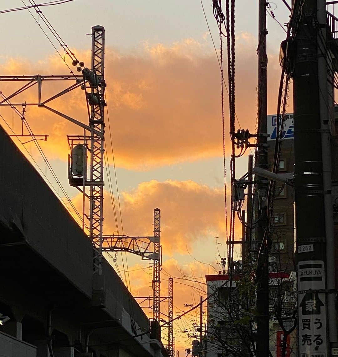 江口寿史のインスタグラム：「2020年の暮れゆく空がとても美しかったこと。君もみたかな。」