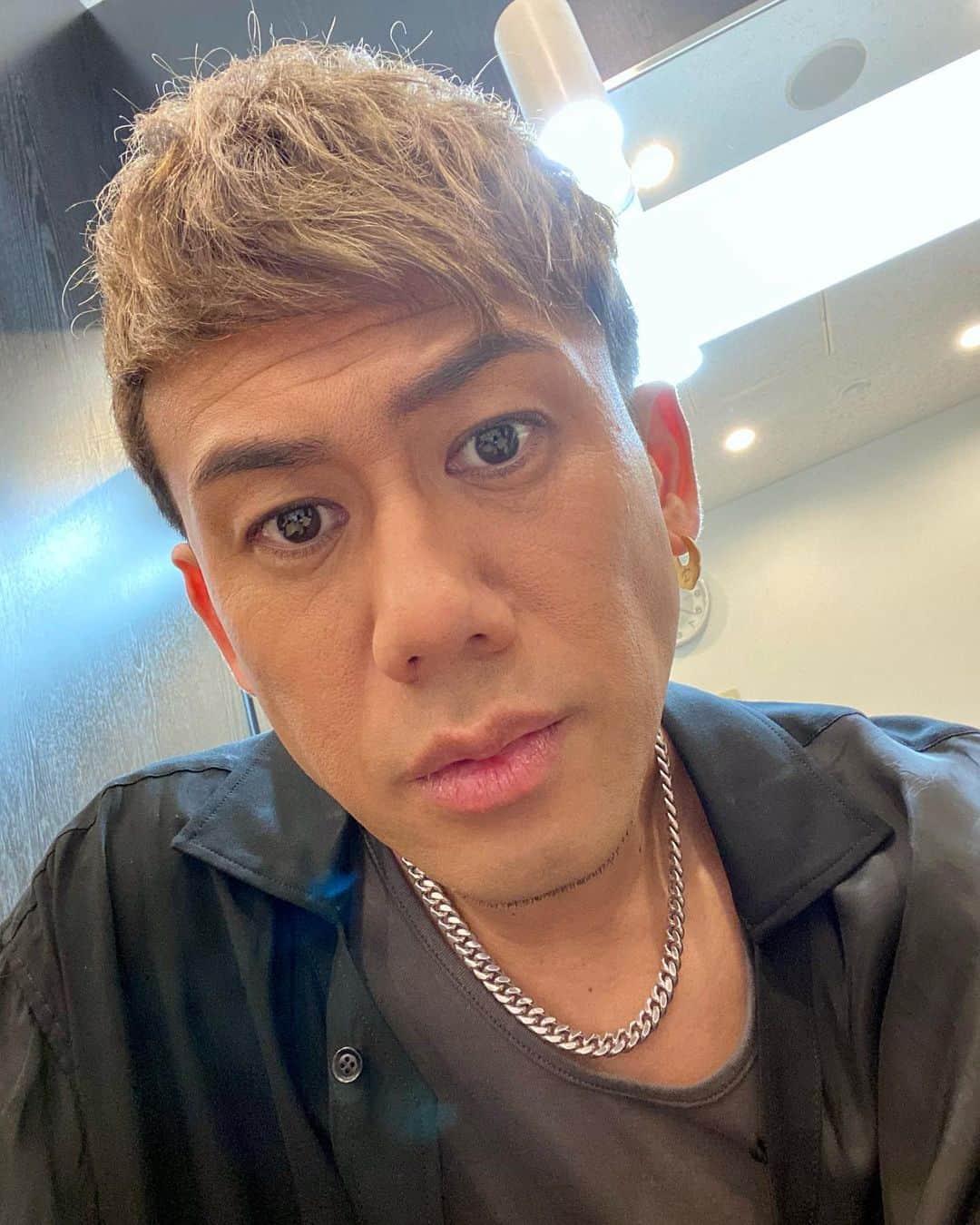 川畑要のインスタグラム：「あけましておめでとうございます🎍 2021年も宜しくお願いします‼️  この後CDTVに出演いたしますよー😎  #川畑要 #chemistry #2021 #新年 #cdtv」