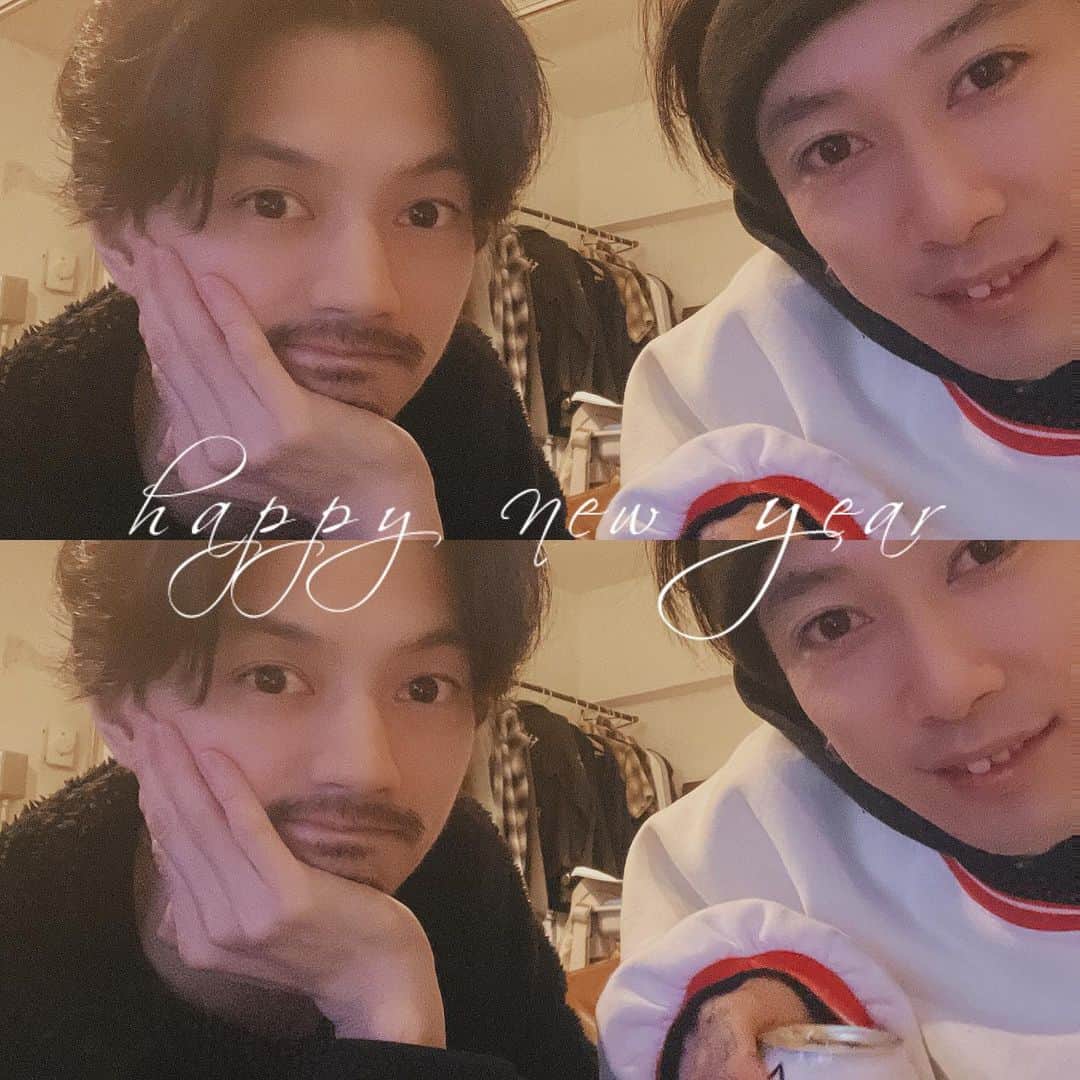 加藤 聖也のインスタグラム：「. 明けましておめでとうございます🎍 2020年もたくさんのかたに大変お世話になり ありがとうございました😌 2021年、明るく元気な一年になりますように :) 今年もよろしくお願い致します🙇🏻‍♂️ 親友宅で年越し🐮 #2021年 #HappyNewYear」