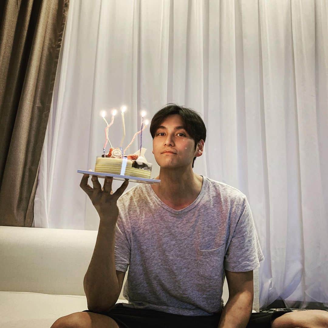 チェ・ソンジュンのインスタグラム：「2021년 새해 복 많이 받으세요 ☺️」
