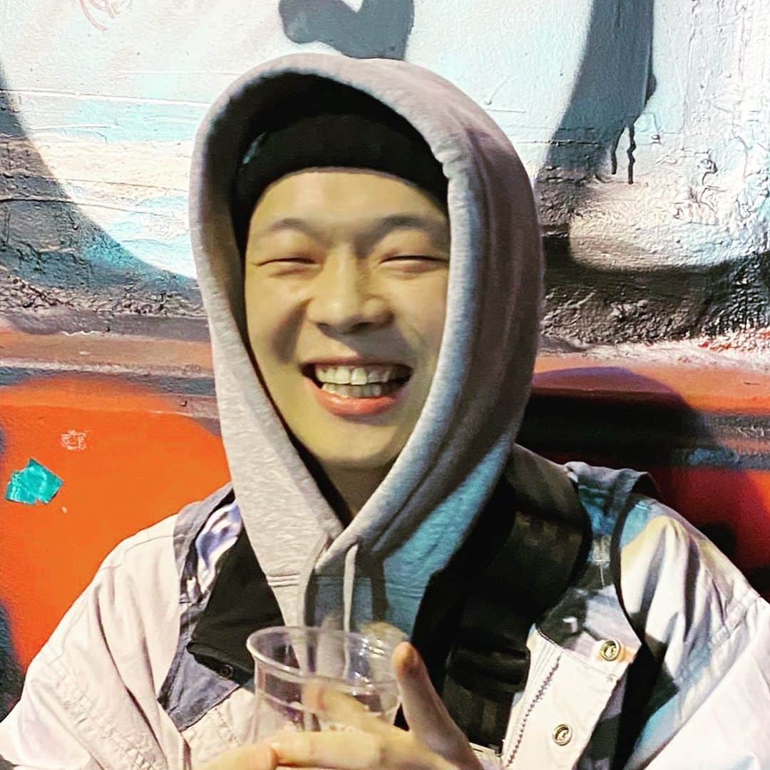 Paloaltoのインスタグラム：「2020년 침체된 시기임에도 불구하고 정력적으로 다양하고 왕성하게 활동할수있어서 감사한 한해였습니다!   10년 운영하던 회사의 대표직에서도 물러난 개인의 인생으로서도 기억에 남을만한 해였네요.   2021년 사진 속 제 표정처럼 팔로워분들 즐거운일들 가득하시길 염원합니다!🤣」