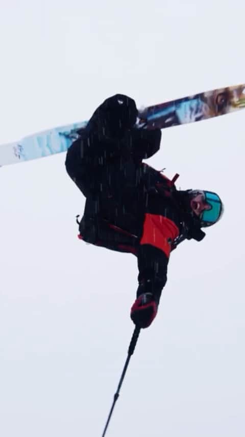 OAKLEYのインスタグラム：「There's one thing we've needed a lot of this year and it's the title of @sammycarlson1 latest film. Resilience. Here's to 2021. ❤️ #ForTheLoveOfSport」